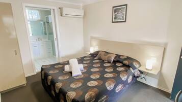 Standard Room, 1 Queen Bed