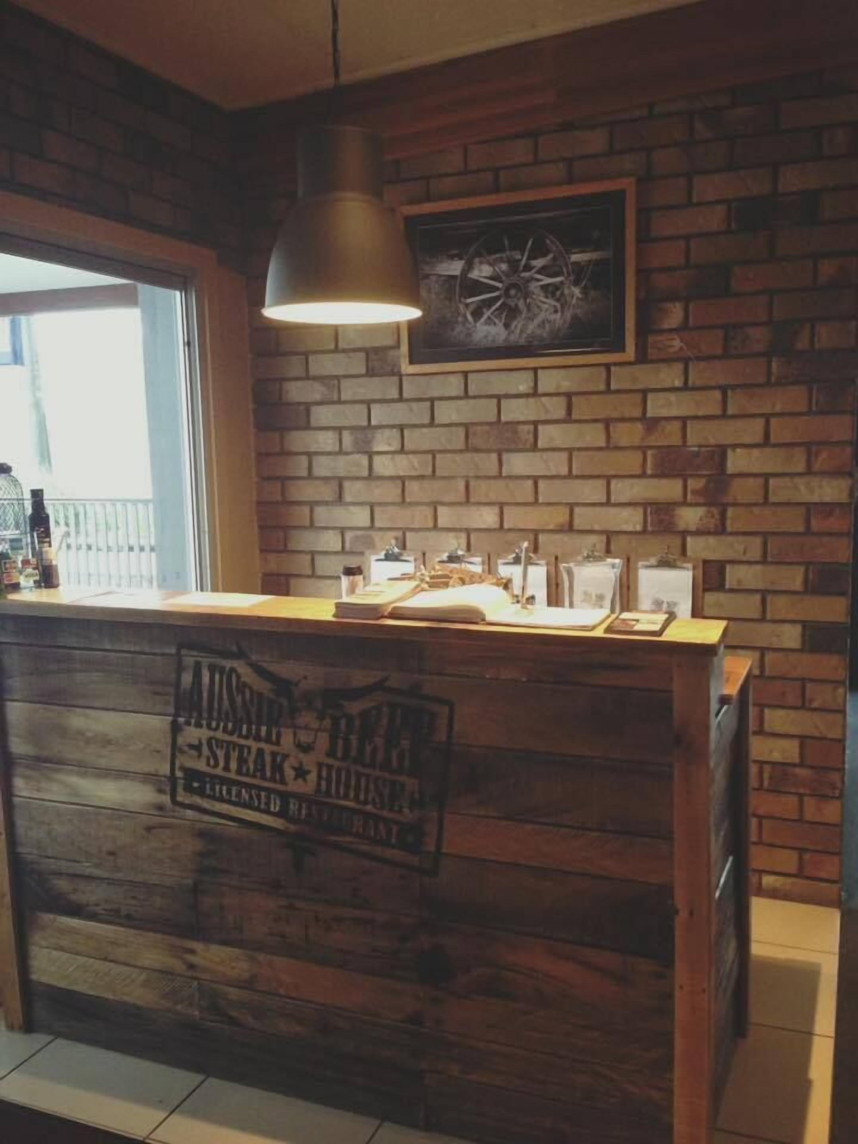 Breakfast and dinner served