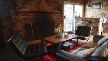 Breakfast and dinner served