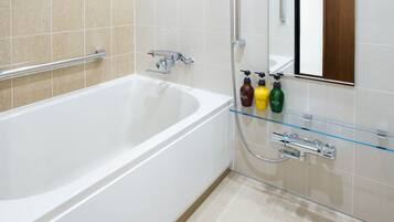Double Room, Double Bed Non Smoking (Near Shinjuku, Ikebukuro, Ueno) | Bathroom amenities