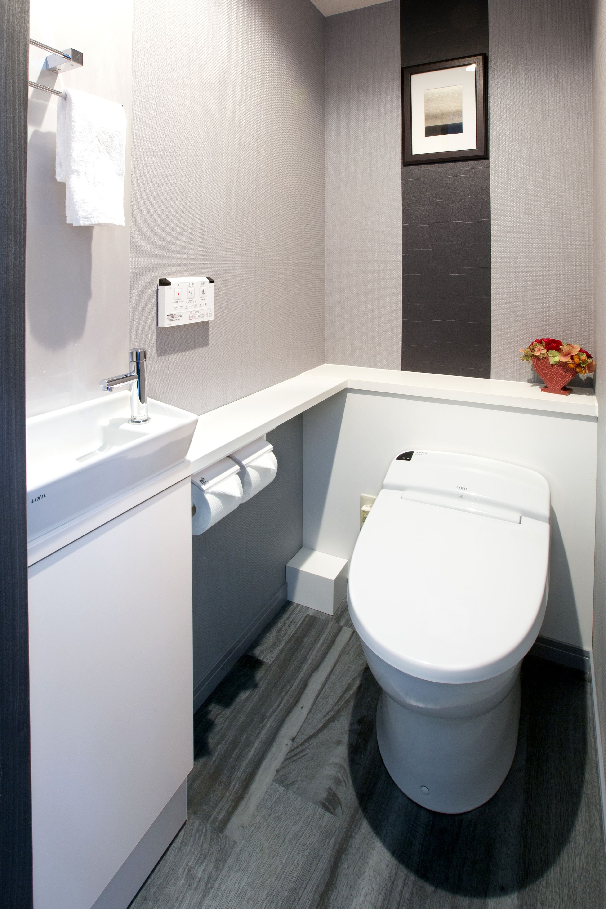 premium bedding, down duvets, in-room safe, desk