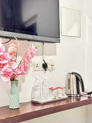 Ropa de cama de alta calidad, colchones Select Comfort, escritorio