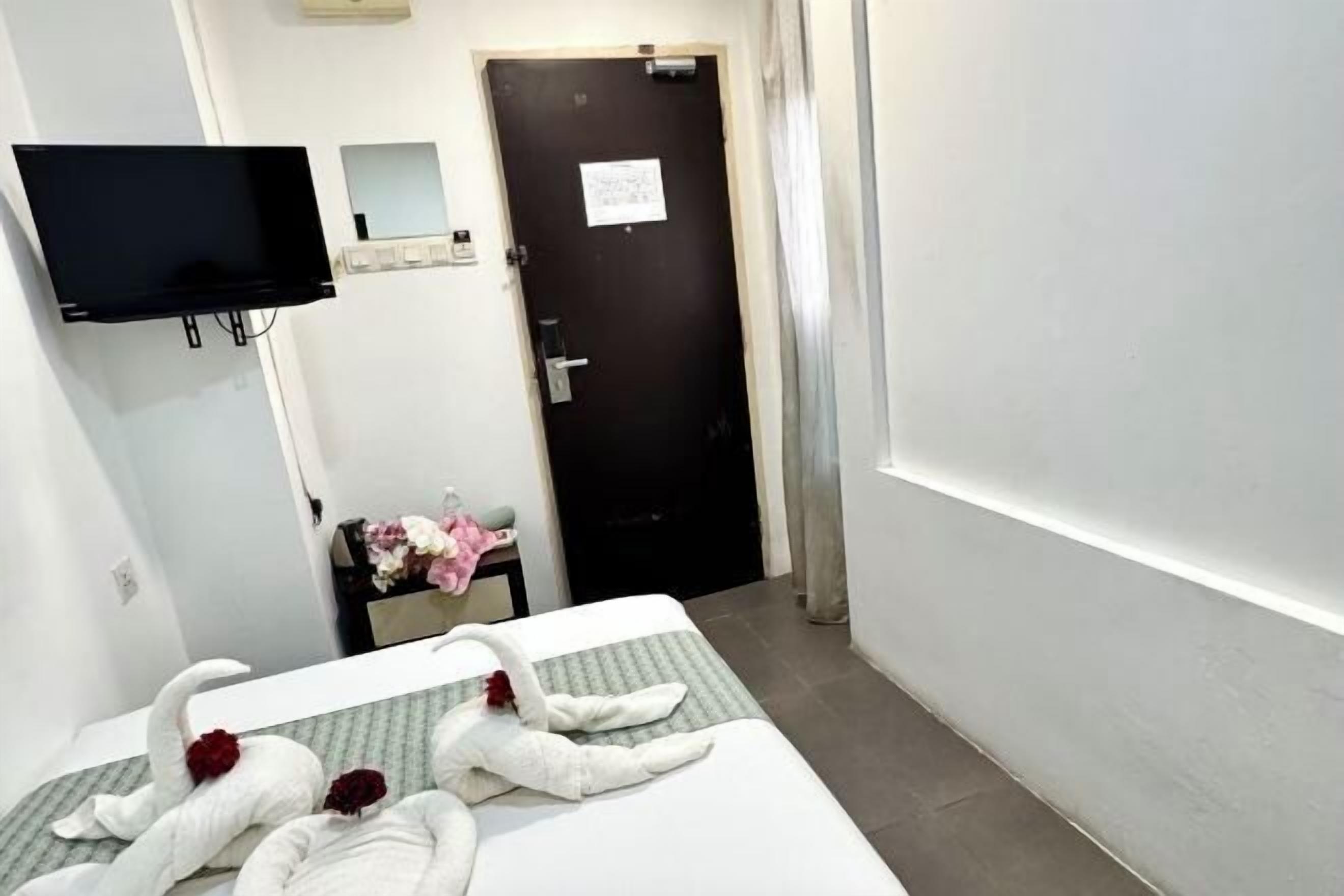 Premium bedding, Select Comfort beds, desk, blackout curtains