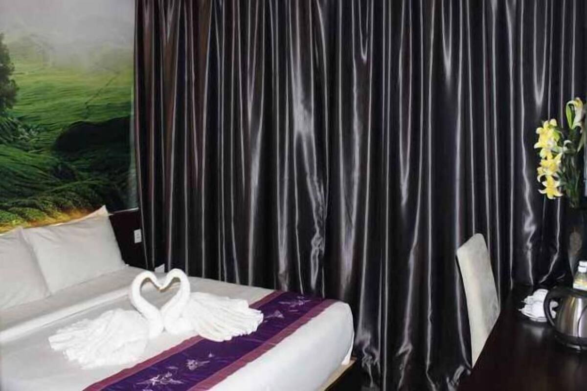 Premium bedding, Select Comfort beds, desk, blackout curtains