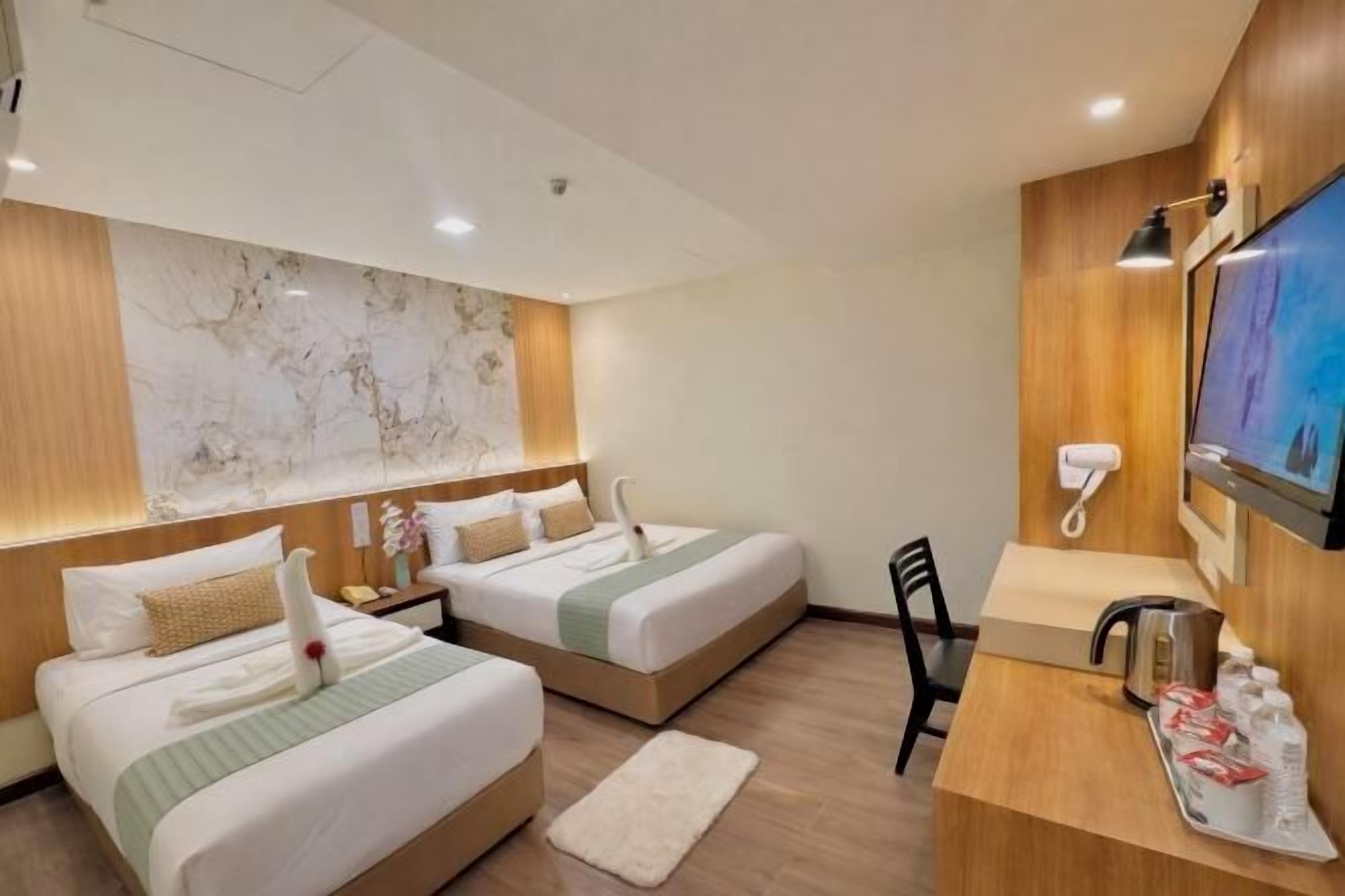Ropa de cama de alta calidad, colchones Select Comfort y escritorio 