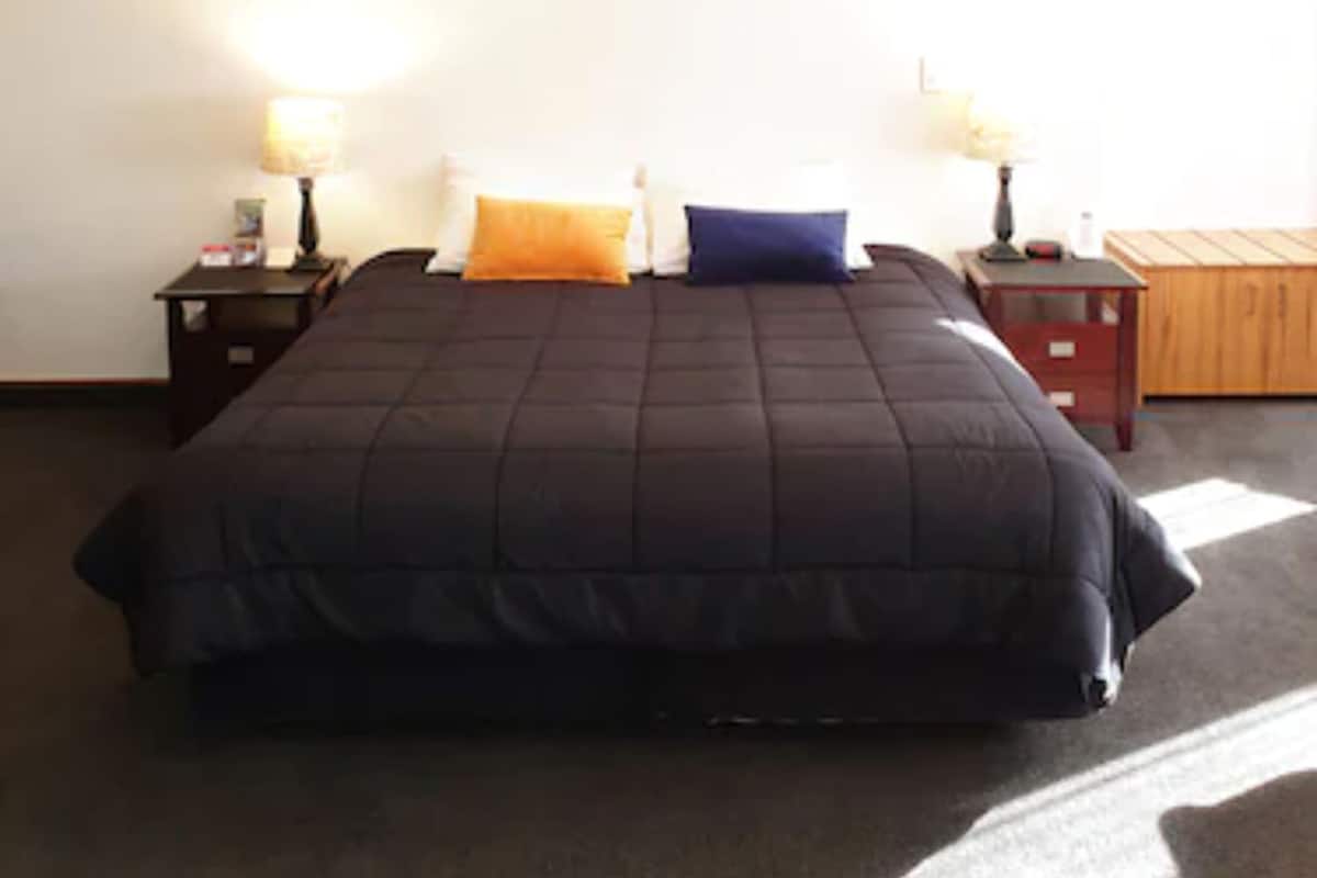 Family Studio, 1 King Bed