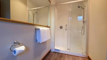 ArtĂculos de tocador gratuitos, secador de pelo, toallas