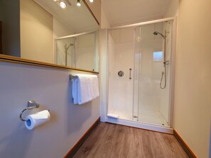 Free toiletries, hair dryer, towels - Fitzherbert Castle Motel (Palmerston North)