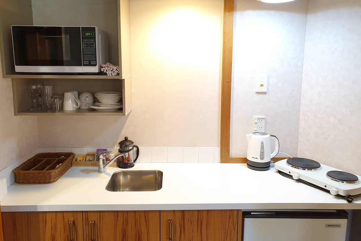 Superior Studio, 1 King Bed | Private kitchenette