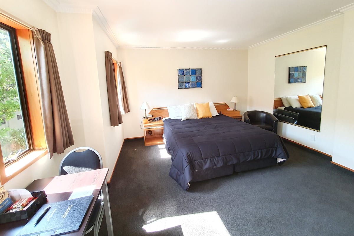 Studio, 1 Queen Bed