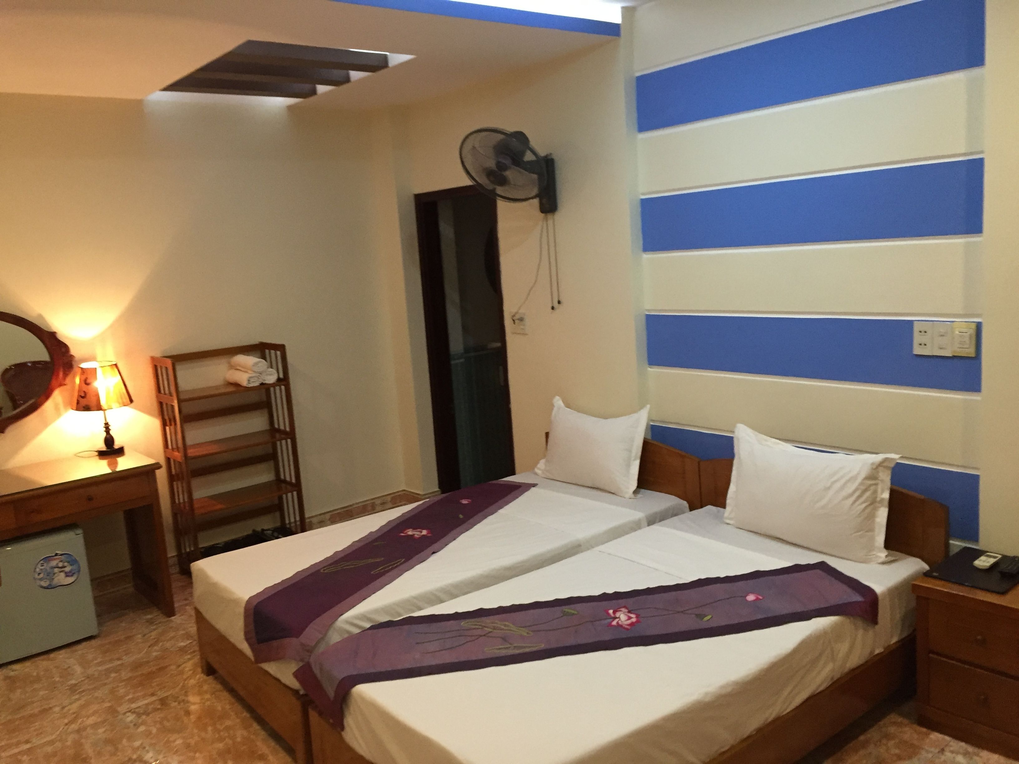 standard double room single use | minibar, desk, free wifi, bed sheets