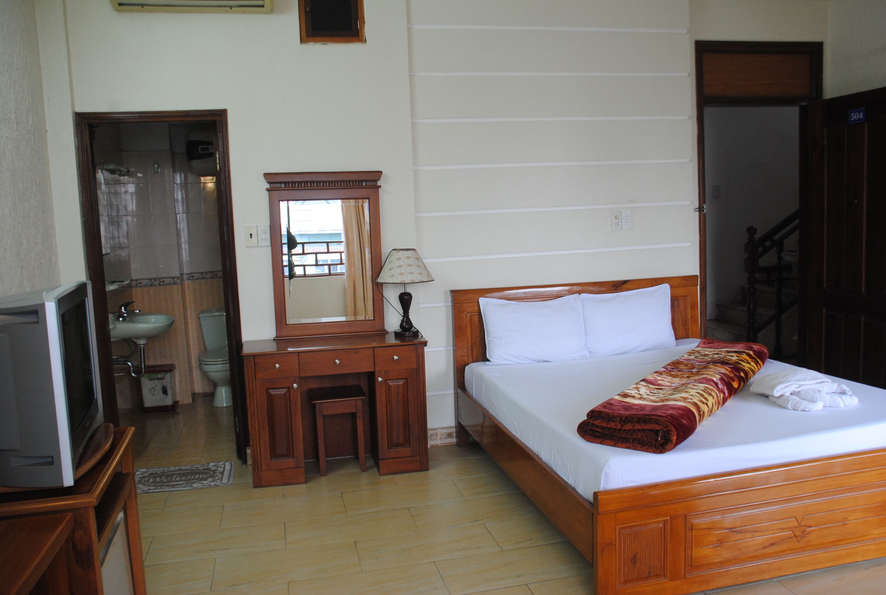 standard room | minibar, desk, free wifi, bed sheets