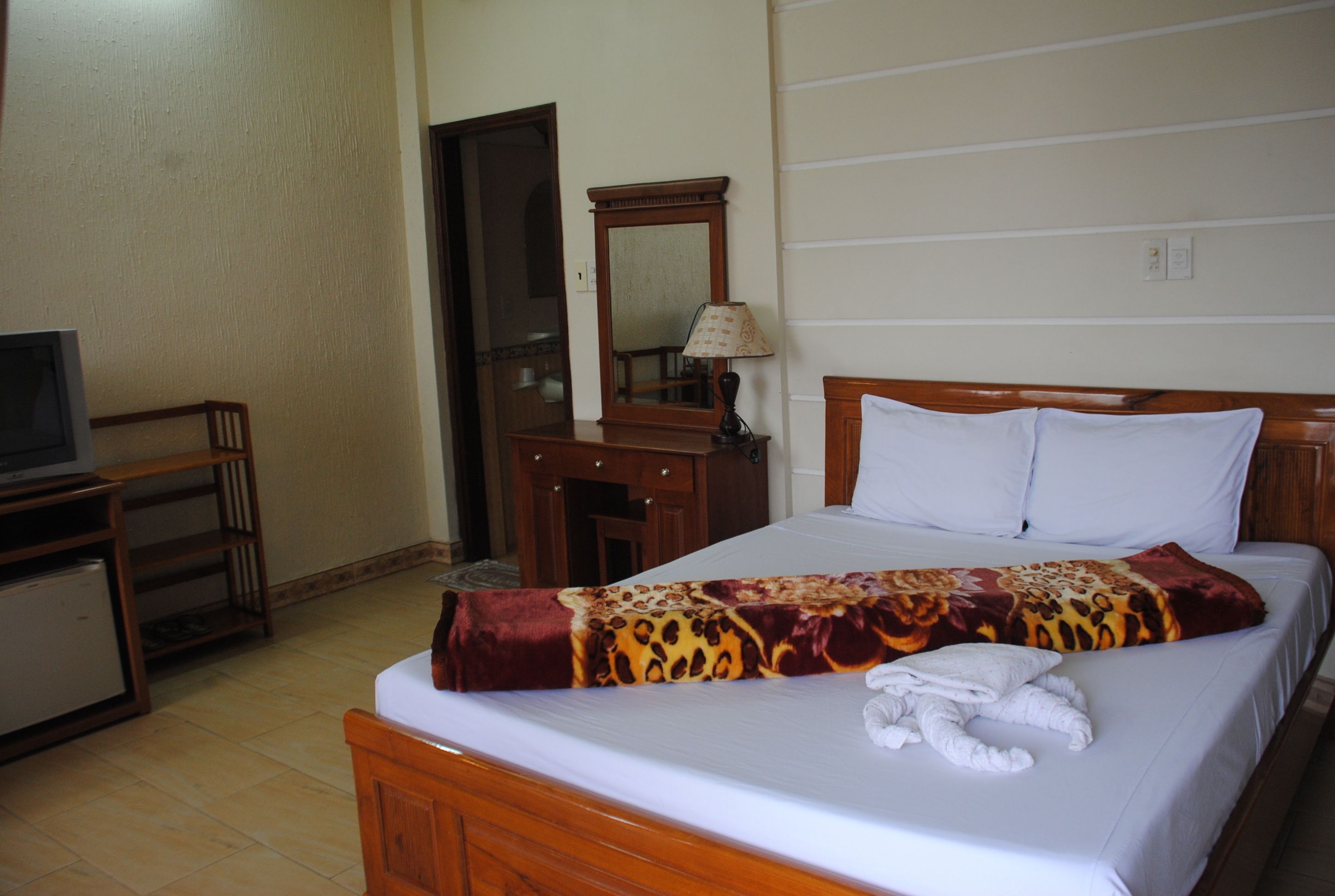 minibar, desk, free wifi, bed sheets