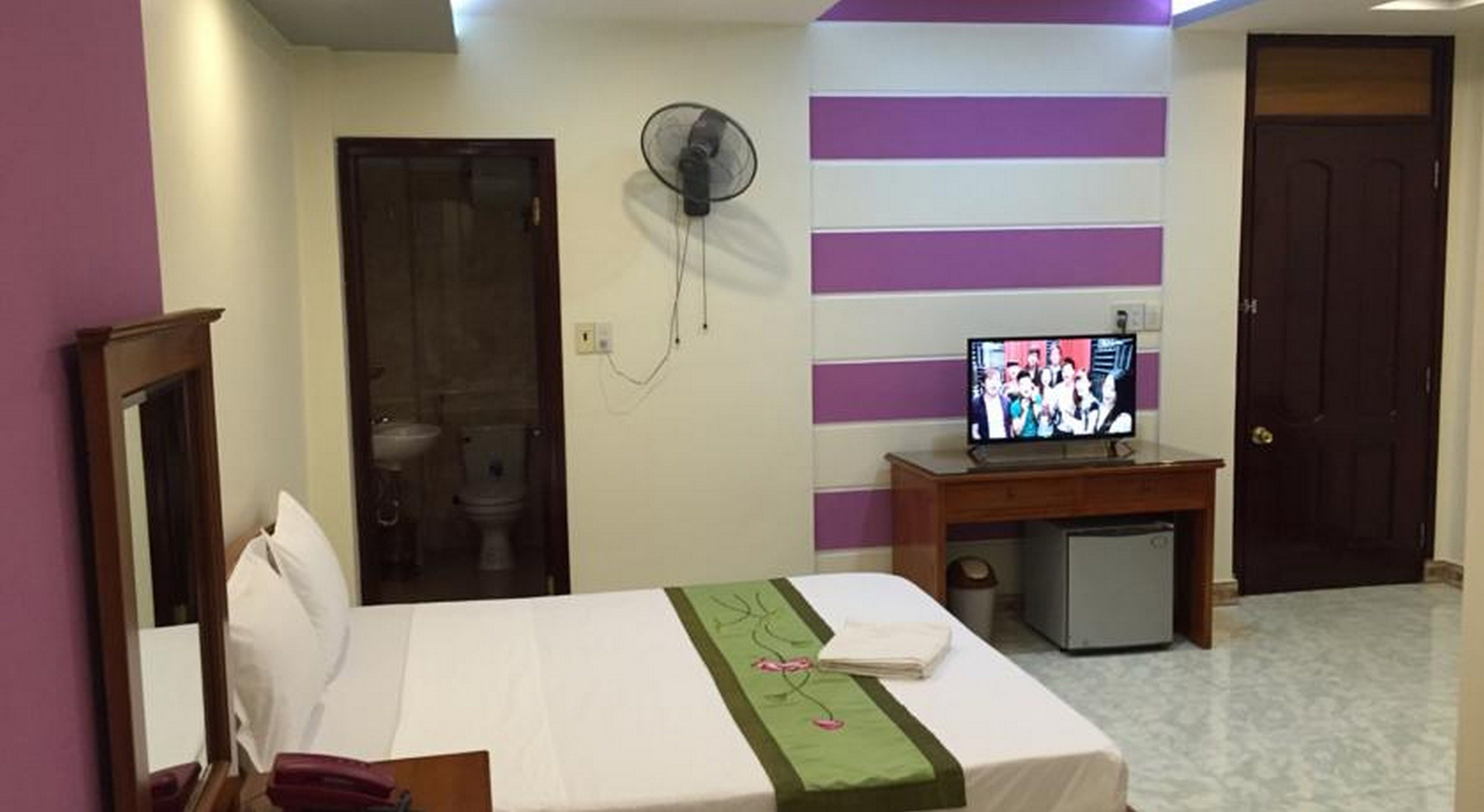 minibar, desk, free wifi, bed sheets