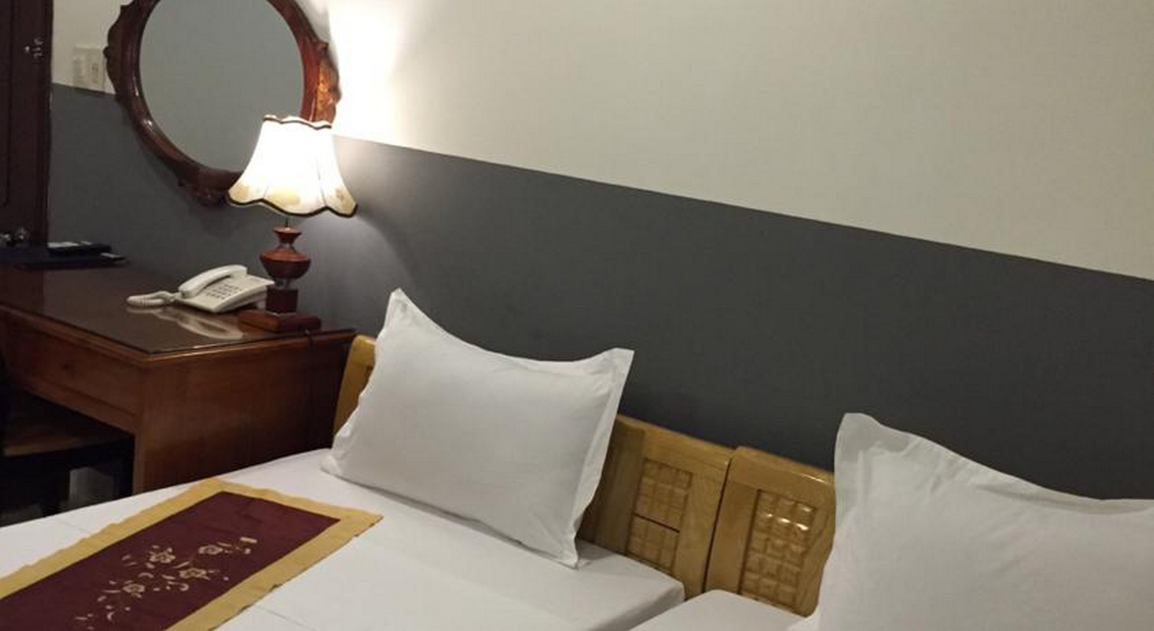 standard double room single use | minibar, desk, free wifi, bed sheets