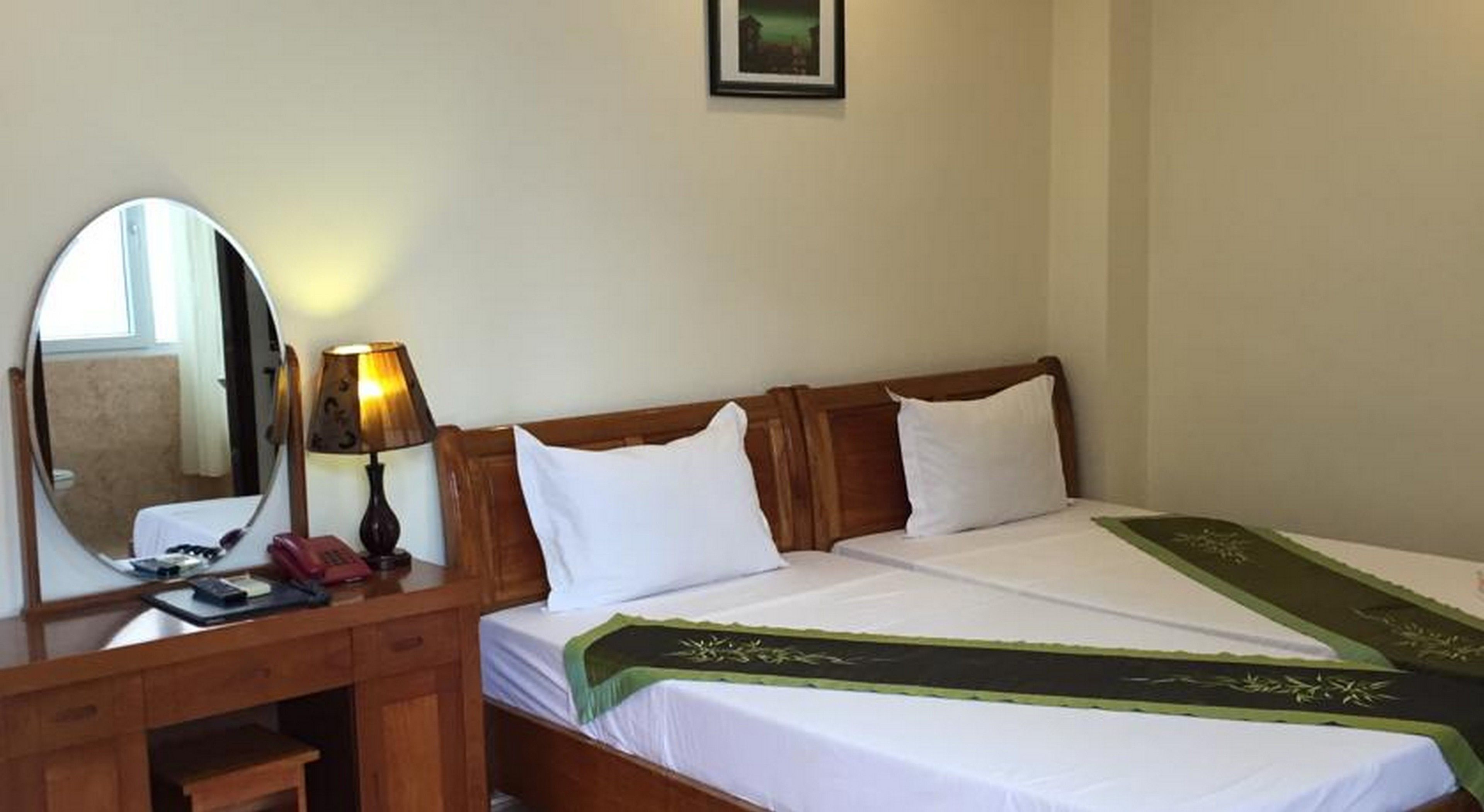 standard double room single use | minibar, desk, free wifi, bed sheets