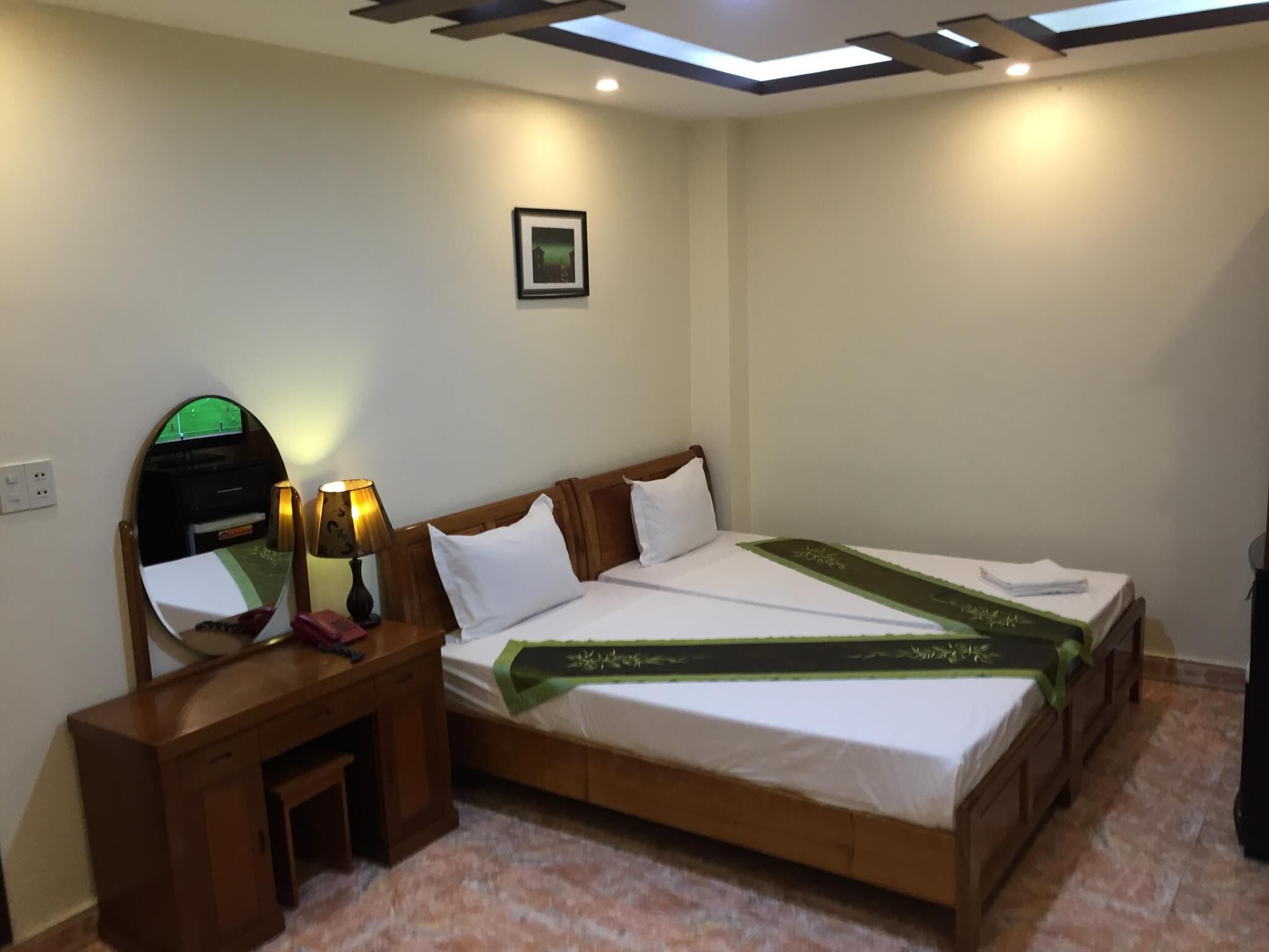 standard double room single use | minibar, desk, free wifi, bed sheets