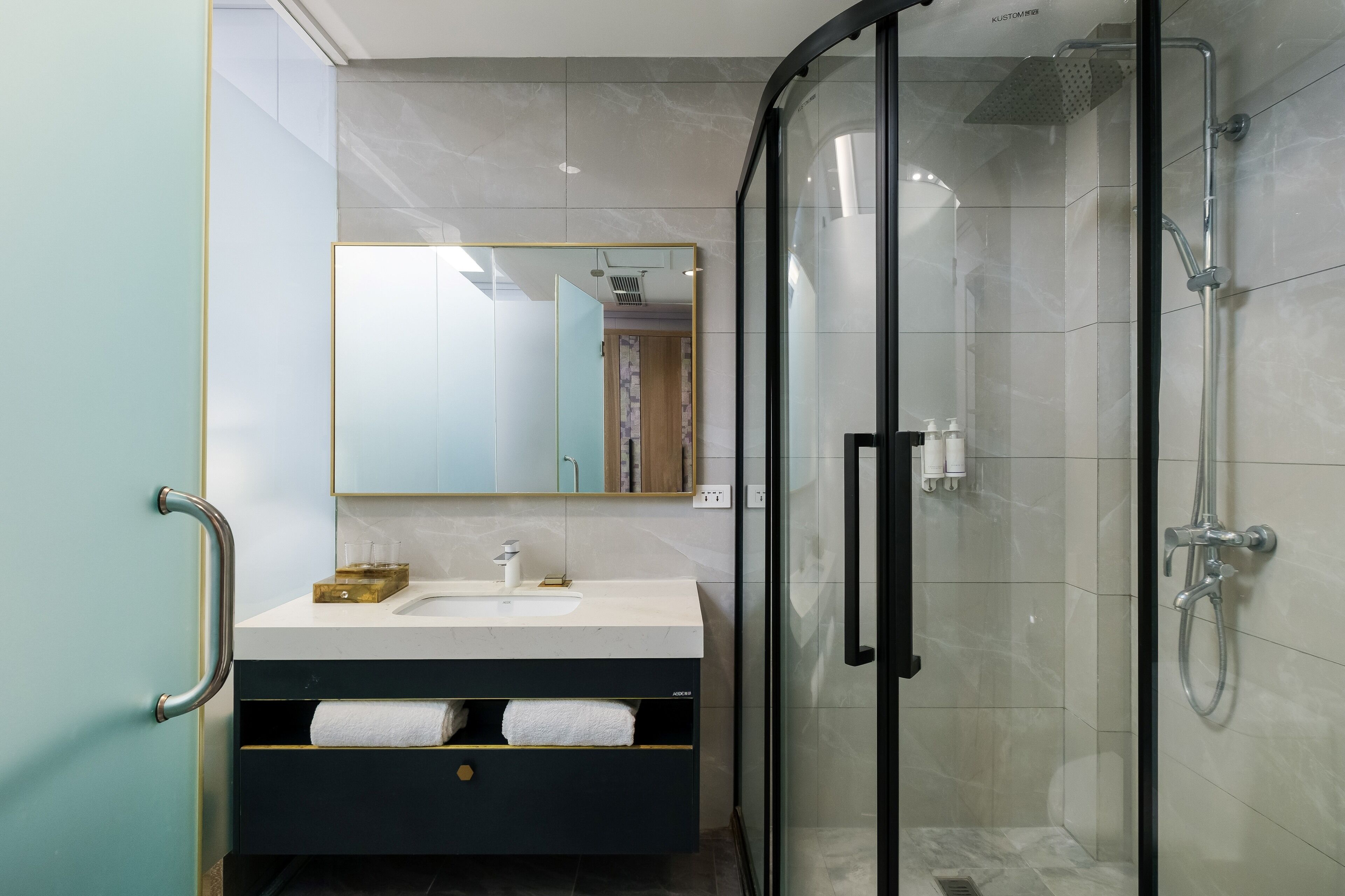 Standard Room | Bathroom
