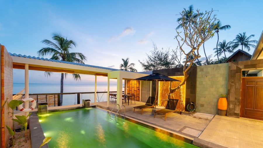 Pao Jin Poon Beach Front Villa