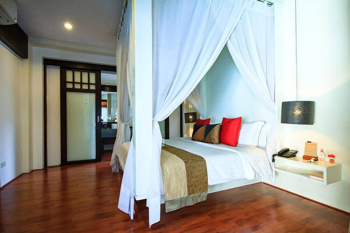 Premium bedding, minibar, in-room safe, blackout curtains