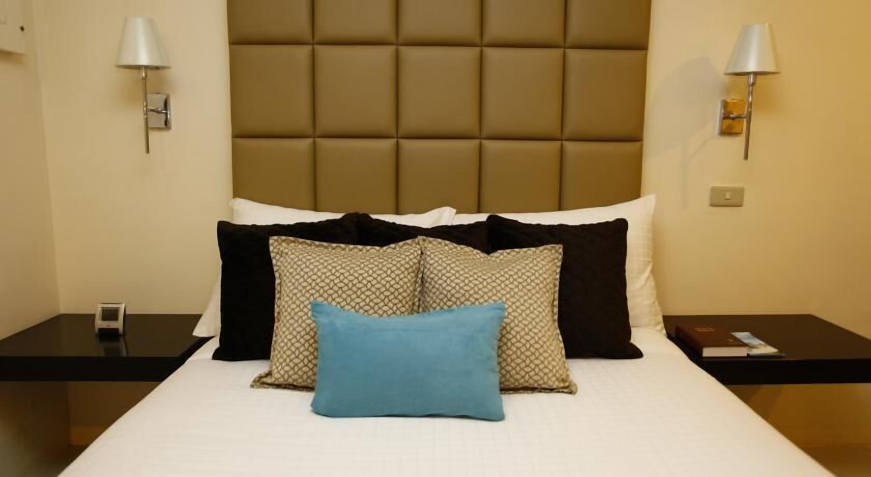 Premium bedding, minibar, in-room safe, iron/ironing board (on request)