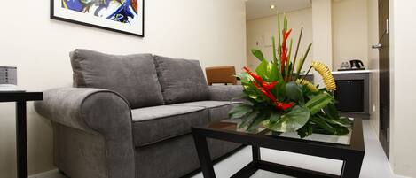 Room, 1 Bedroom | Ruang tamu | TV skrin rata