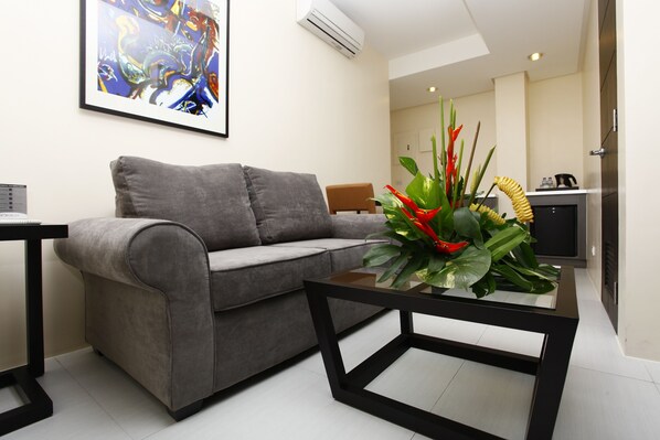 Habitación, 1 habitación | Área de sala de estar | Televisión de pantalla plana