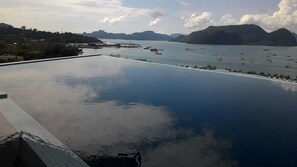 Infinity pool