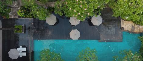 Outdoor pool, open 7:00 AM to 7:00 PM, pool umbrellas, pool loungers