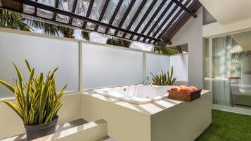 Suite, 2 Queen Beds (HARRIS Sunset) | Jetted bathtub