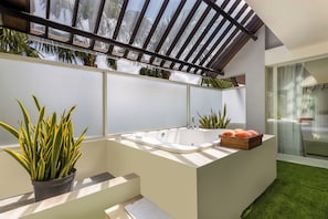 Suite, 2 camas Queen size (HARRIS Sunset) | Tina de hidromasaje