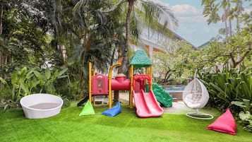 Tempat bermain anak - outdoor