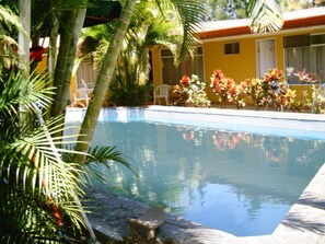 Outdoor pool, pool umbrellas - Puerta del Sol (Ulloa)