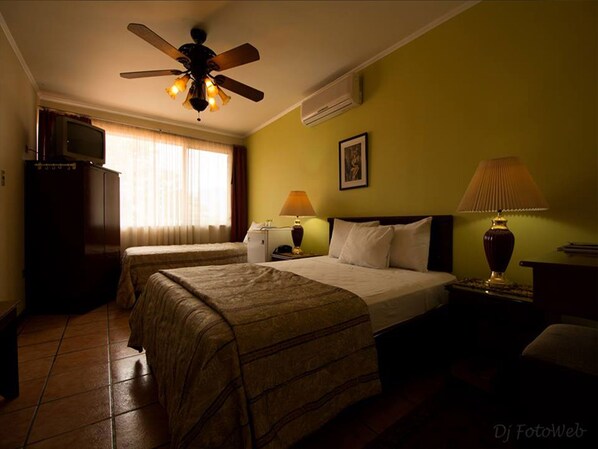Premium bedding, in-room safe, iron/ironing board, free WiFi - Puerta del Sol (Ulloa)