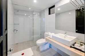 Superior Double Room | Bathroom
