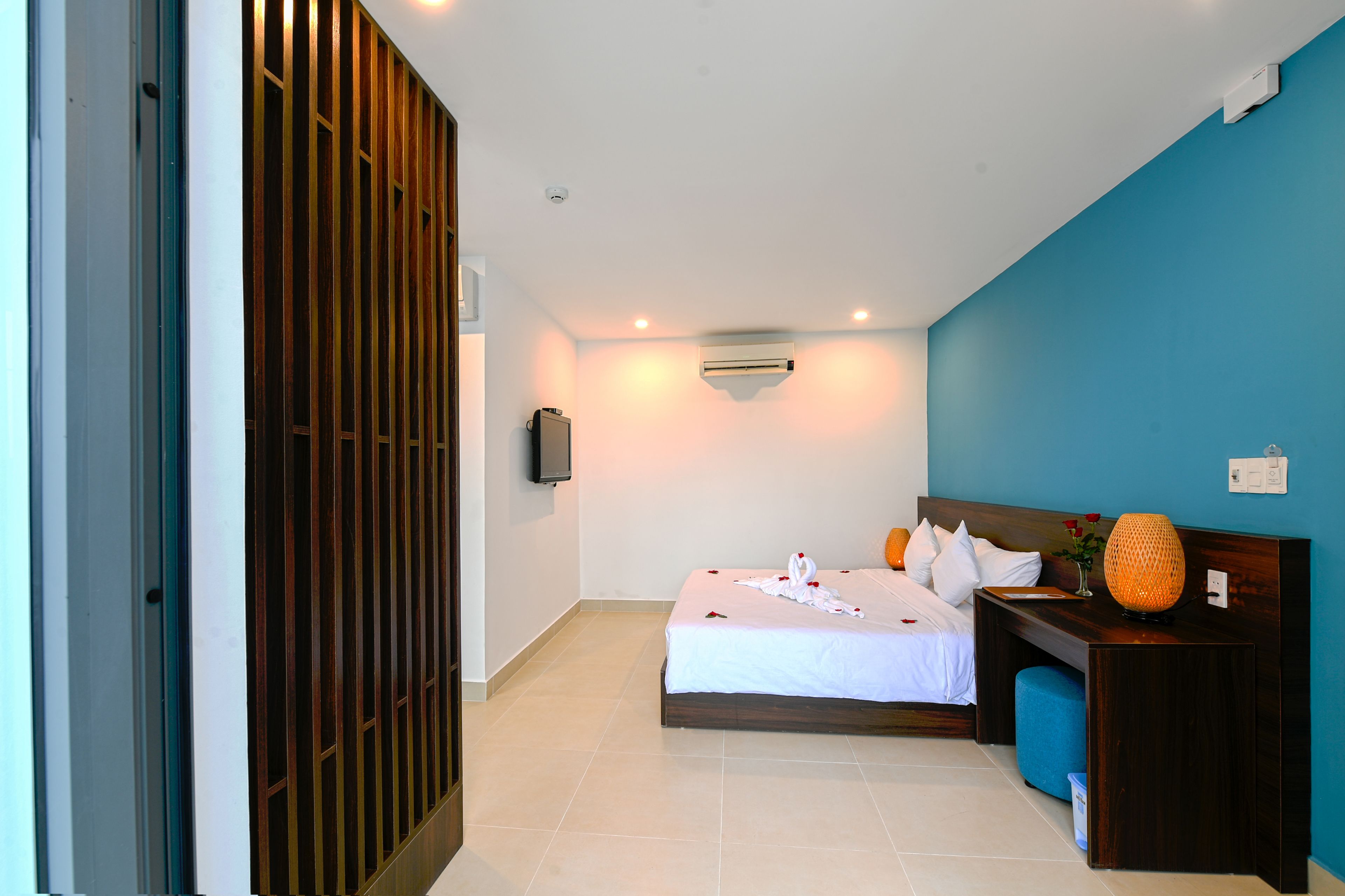 family quadruple room | 1 bedroom, free minibar, in-room safe, desk