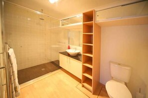 Ducha, cabezal de ducha tipo lluvia, artículos de tocador gratuitos