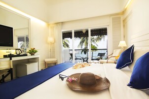 Cortinas opacas, tabla de planchar con plancha, camas supletorias