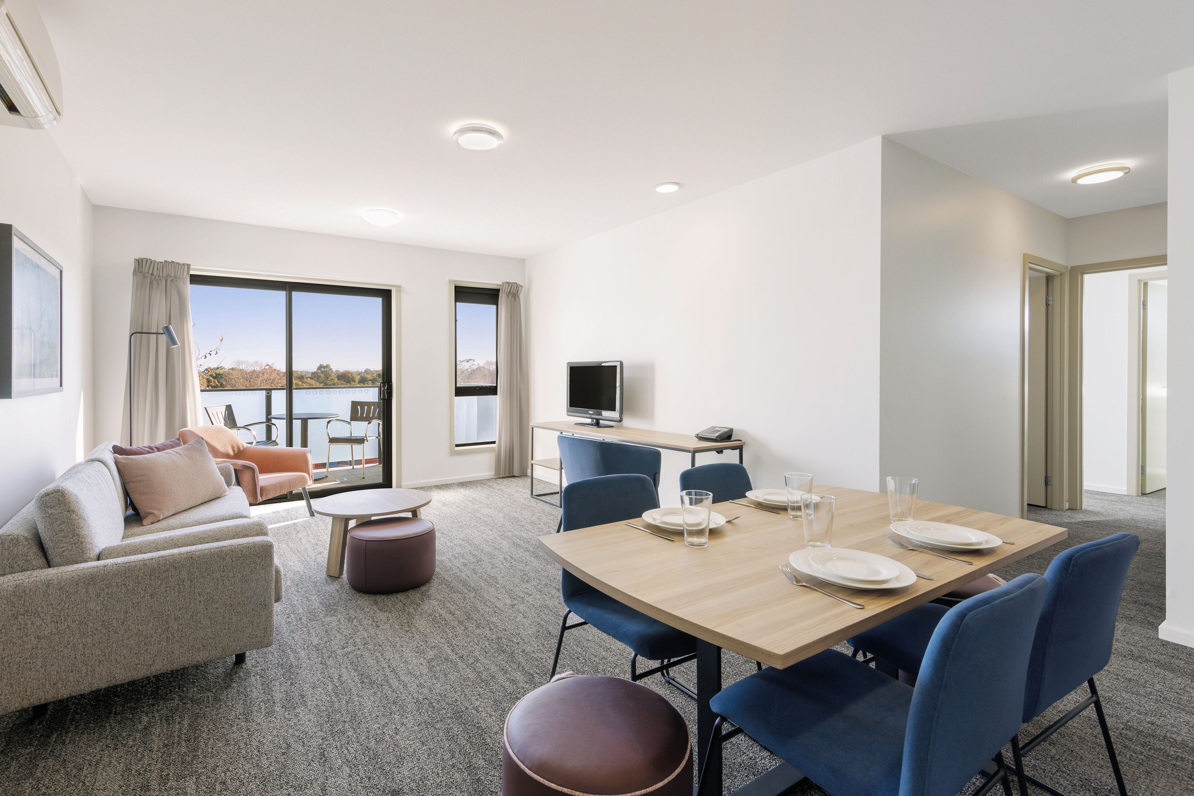 公寓, 2 间卧室 | 起居区 | 32-英寸液晶电视 （配备数码频道）、电视