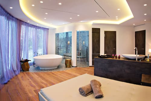 Salle de soins pour les couples, sauna, spa, bain de vapeur