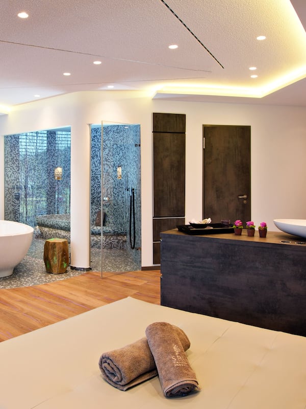 Couples treatment room(s), sauna, hot tub, steam room, body treatments