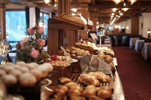 Free daily buffet breakfast  - Traube Tonbach (Baiersbronn)