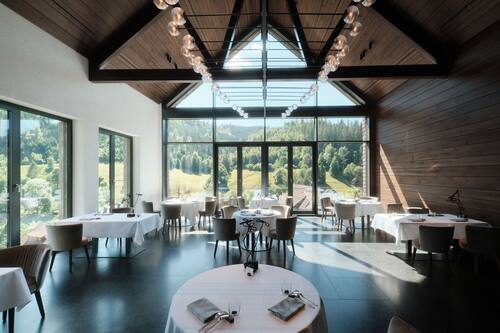 4 restaurants servant le déjeuner, cuisine locale et internationale