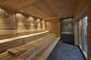 Salas de tratamiento para parejas, sauna y tina de hidromasaje 