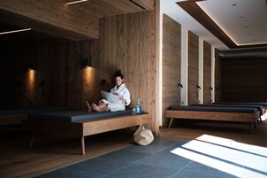 Couples treatment rooms, sauna, hot tub, steam room, body treatments