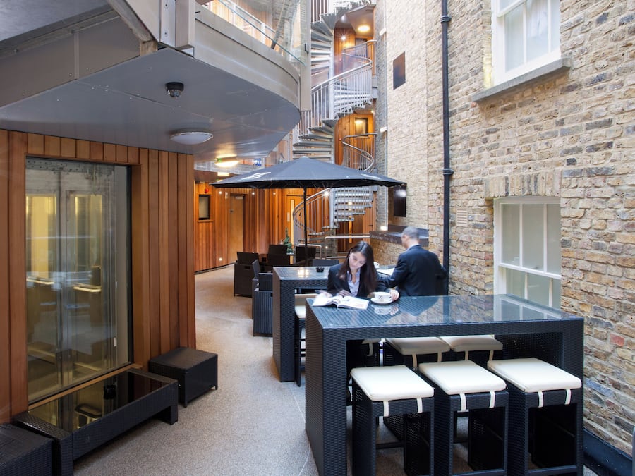 Utsikt mot innergård