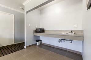 Economy Suite, 2 Bedrooms | Bathroom sink - Hollywood Palms Inn and Suites (Los Angeles)