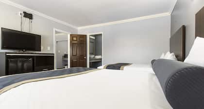 Hollywood Palms Inn and Suites