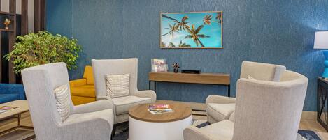 Coin salon dans le hall