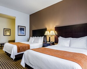 Premium bedding, desk, iron/ironing board, rollaway beds - Comfort Inn & Suites Lawrence - University Area (Lawrence)